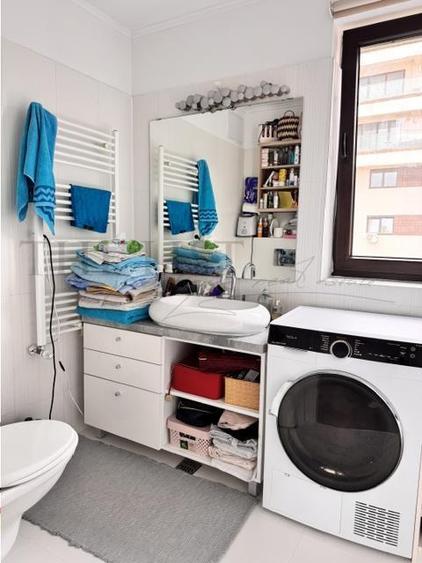Apartament cu 3 camere semidecomandat în Nord-Est