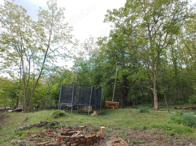 Casă cu 2 camere cu Teren 7650 Mp în Central