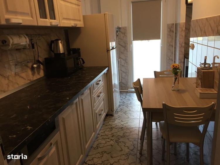 Apartament cu 3 camere decomandat în Răcădău