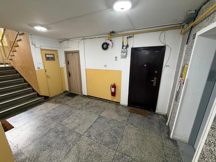Apartament cu 3 camere semidecomandat în Dristor