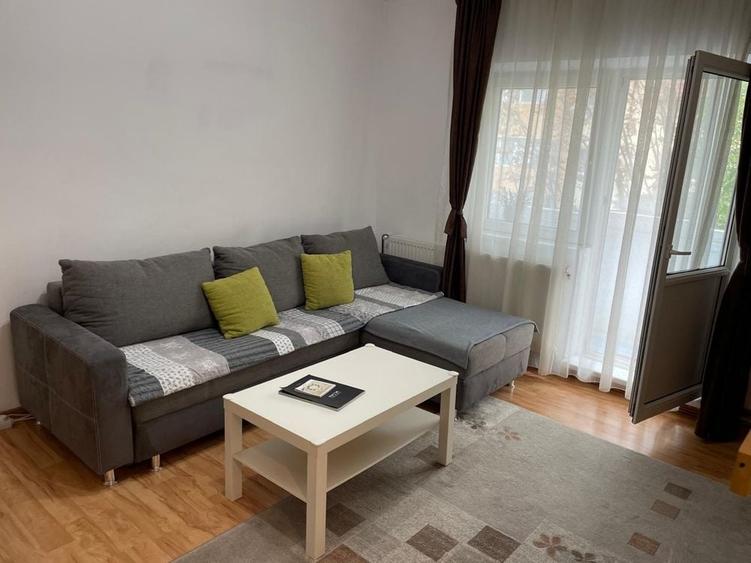 Apartament cu 2 camere semidecomandat în Soarelui
