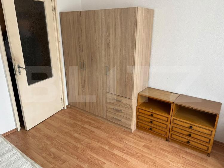 Apartament cu 3 camere decomandat, mobilat în Tractorul
