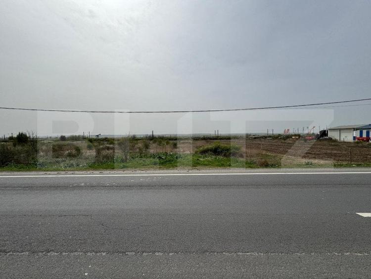 Teren Construcții intravilan de 2469 mp, în Vest