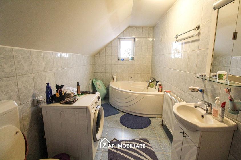 Casă individuală cu 5 camere cu Canalizare în Sâncraiu de Mureș