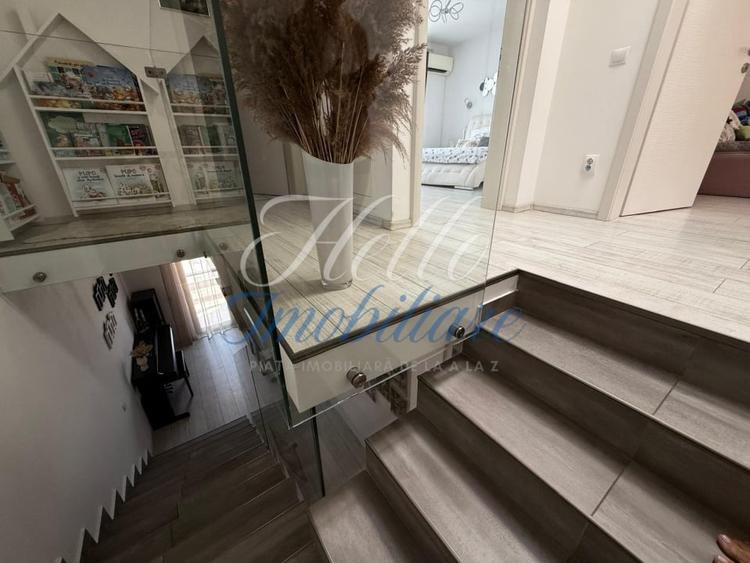 Duplex cu 4 camere cu Garaj în Florești