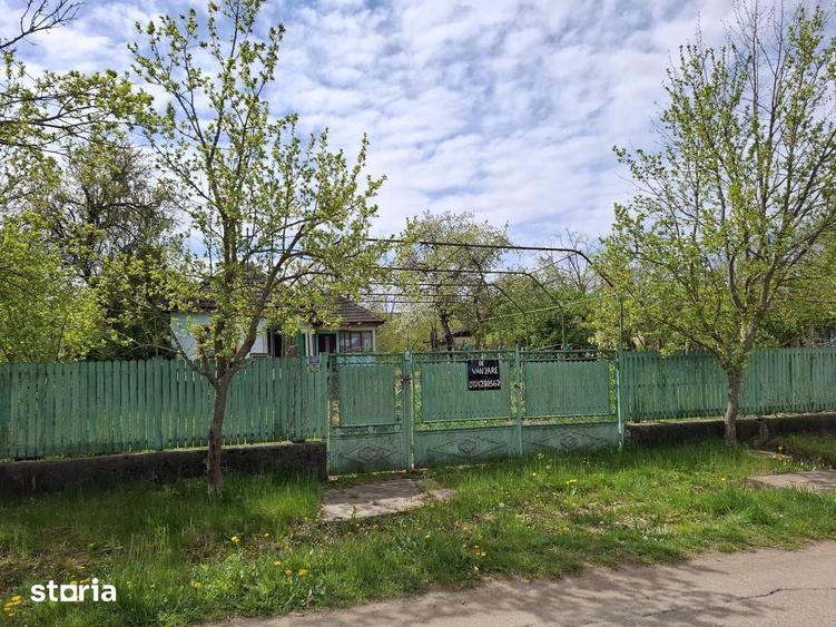 Teren de 3478 mp, în Podenii Noi