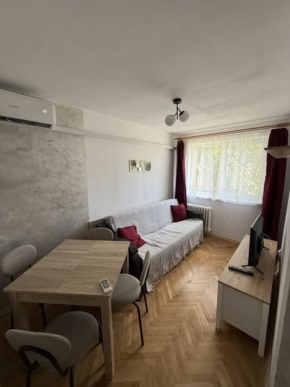 Apartament cu 3 camere decomandat în Valea Rosie