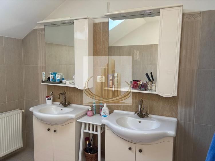 Casă individuală cu 5 camere cu Canalizare în Remetea Mare
