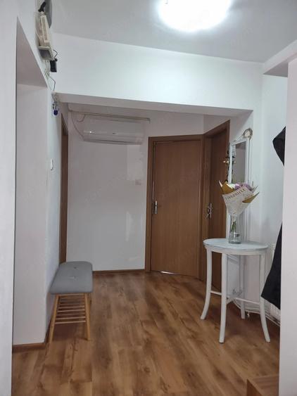 Apartament cu 3 camere decomandat în Prajila