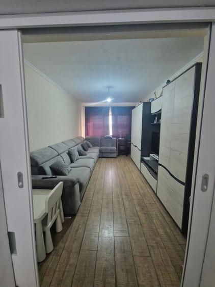 Apartament cu 4 camere decomandat în Micro 17