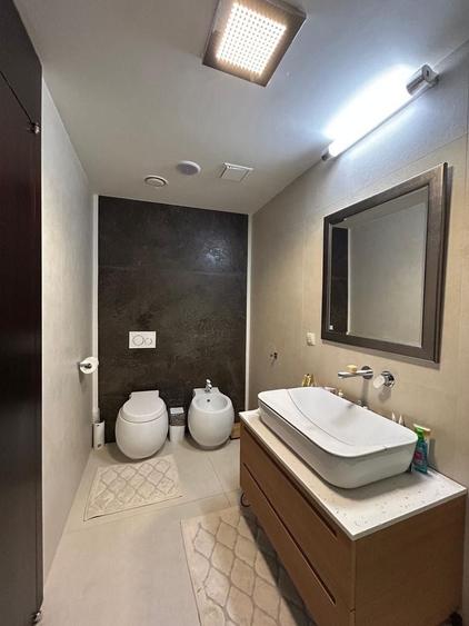 Apartament cu 4 camere semidecomandat, mobilat în Iancu Nicolae