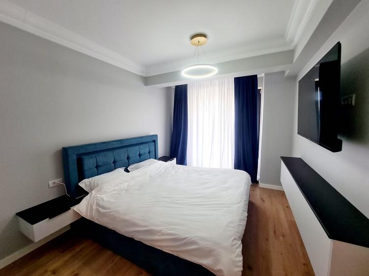 Apartament cu 3 camere decomandat în Exterior Vest