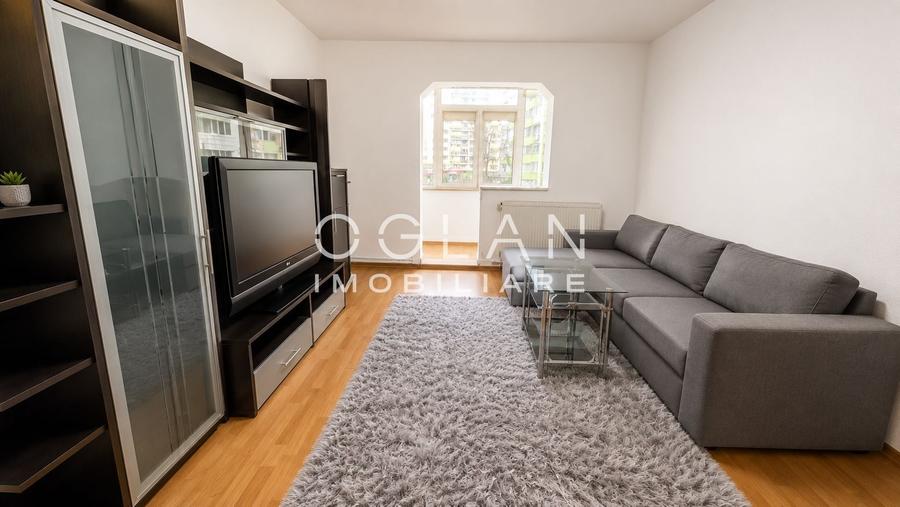 Apartament cu 3 camere semidecomandat, mobilat în Mihai Viteazul