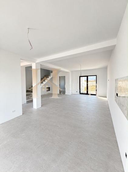 Duplex cu 4 camere cu Canalizare în Urseni