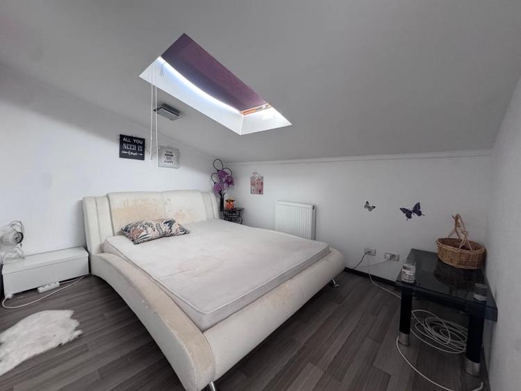 Apartament cu 3 camere decomandat, mobilat în Poarta 6