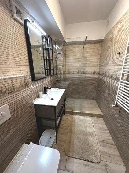 Apartament cu 4 camere semidecomandat în Unirii