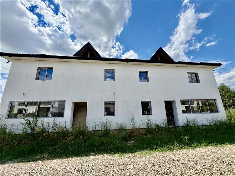 Duplex cu 4 camere cu Teren 200 Mp în Miroslava