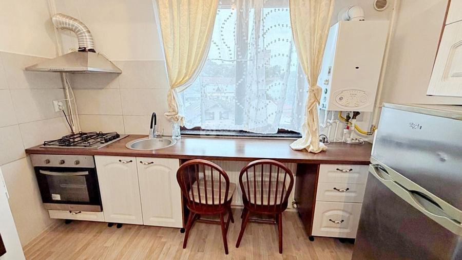 Apartament cu 2 camere decomandat, mobilat în Central