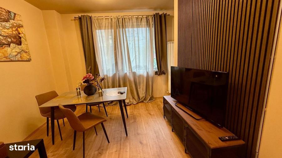 Apartament cu 3 camere semidecomandat în Herăstrău