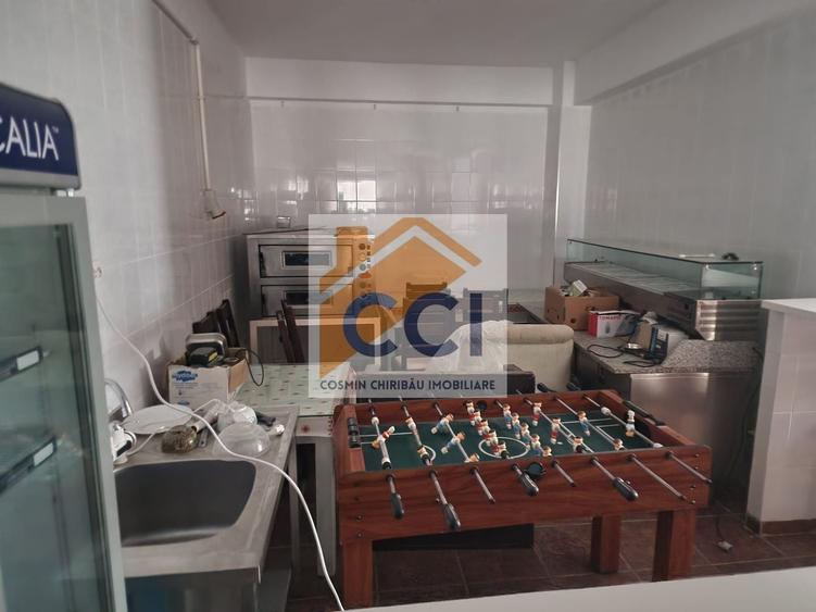 Casă individuală cu 8 camere cu Canalizare în Măgura