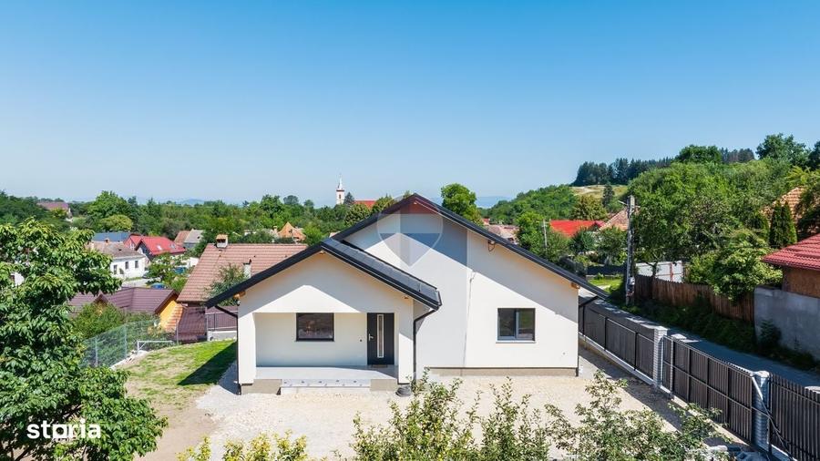 Casă cu 3 camere în Tărlungeni