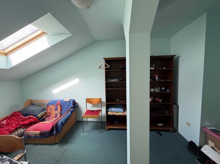 Apartament cu 3 camere decomandat în Valea Aurie