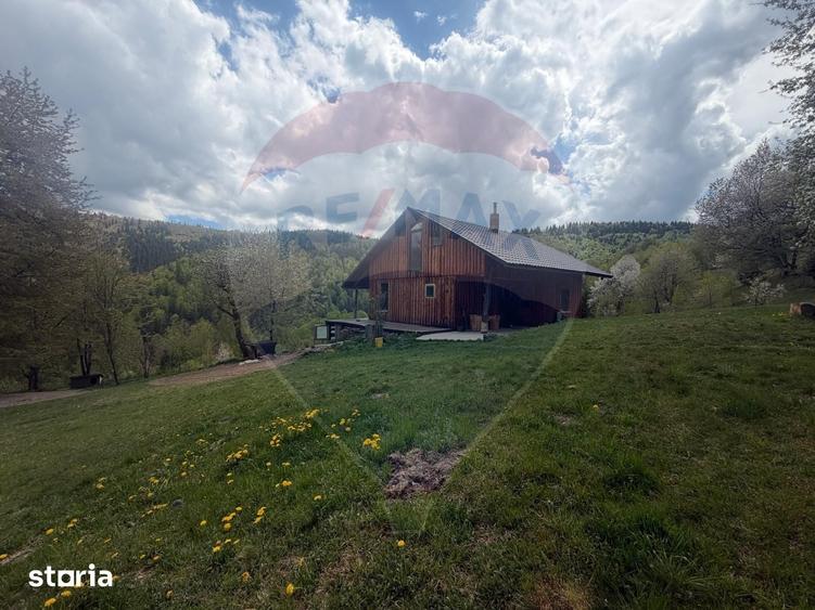Casă cu Teren 62000 Mp în Horea