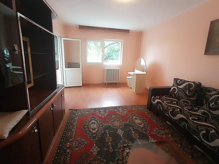 Apartament cu 2 camere decomandat în Nicolina