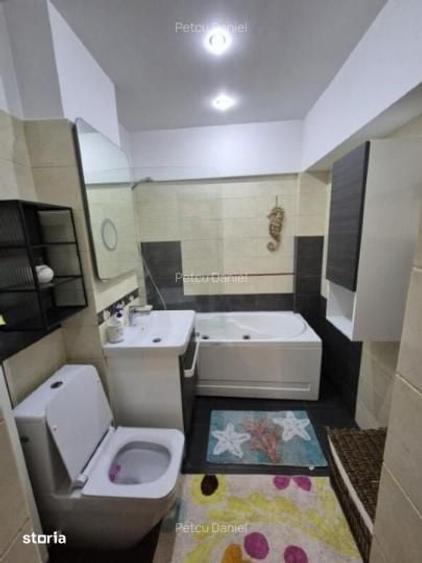 Apartament cu 3 camere semidecomandat în Sat Vacanță