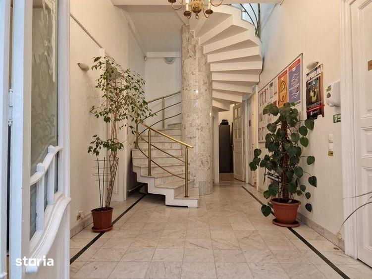 Casă cu 10 camere cu Teren 706 Mp în Unirii