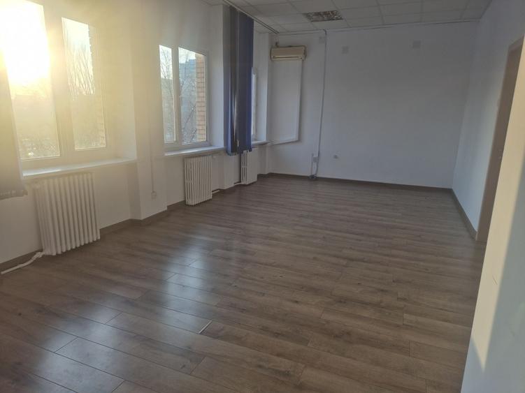 Birou, de 33 mp, în Regie