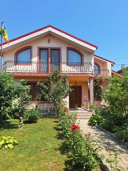 Casă cu 4 camere în Costi