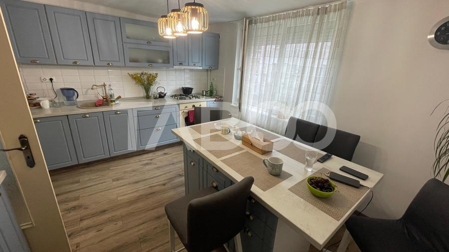 Casa 4 camere de vanzare in Lazaret cu garaj demisol generos mansarda - 3