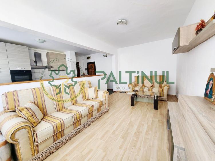 Apartament cu 3 camere semidecomandat, mobilat în Valea Aurie