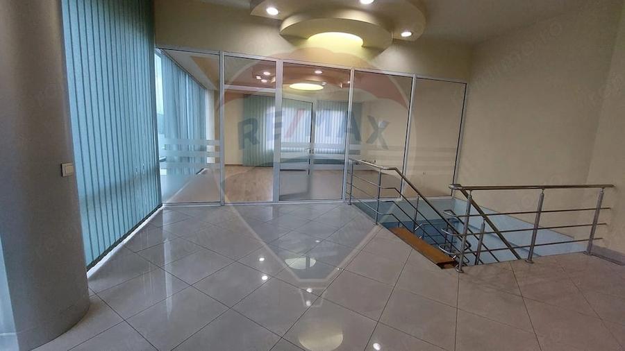 Spațiu comercial, de 880 mp, în Muntenii de Jos
