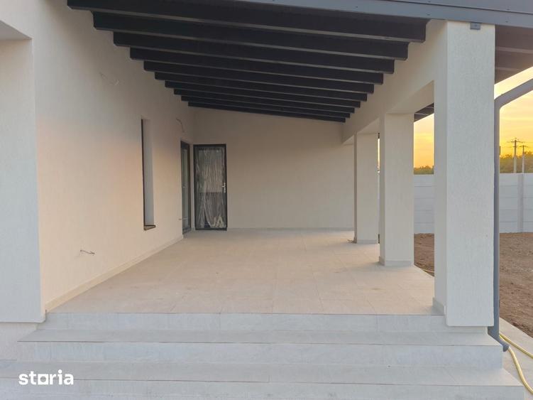 Casă cu 4 camere cu Teren 484 Mp în Joița