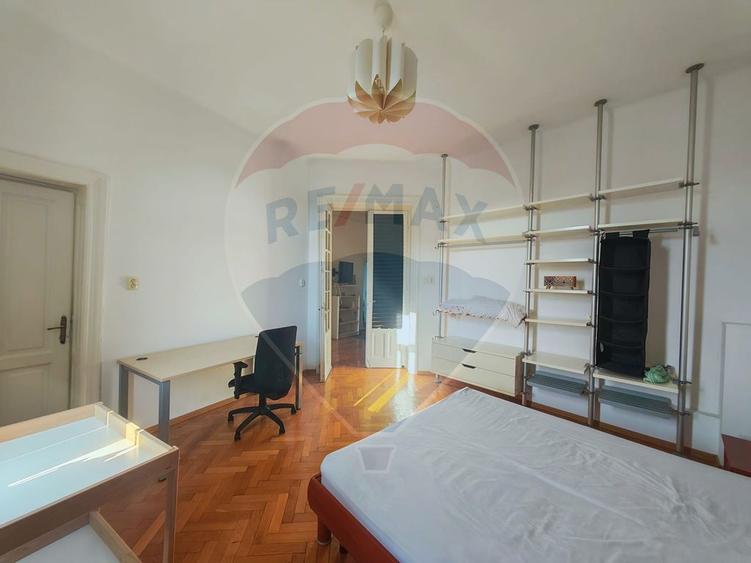Apartament cu 4 camere decomandat în Universitate