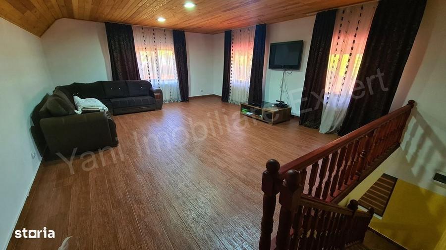 Casă cu 4 camere în Mănicești