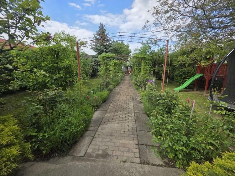 Teren Construcții extravilan de 680 mp, în Bercu Roșu