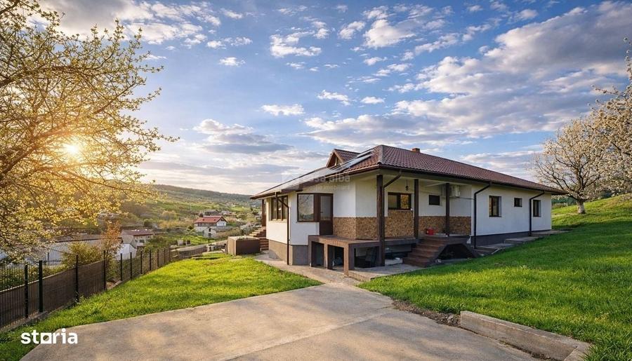 Casă cu 4 camere în Aroneanu