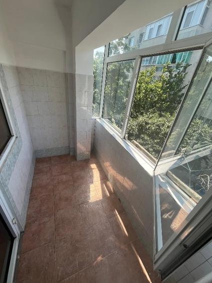 Apartament cu 4 camere decomandat în CET