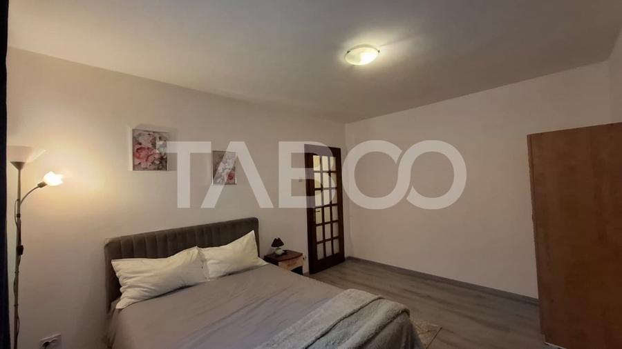 Apartament cu 3 camere semidecomandat, mobilat în Vasile Aaron