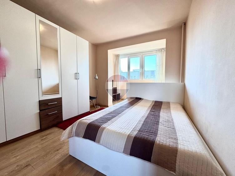 Apartament cu 3 camere semidecomandat, mobilat în Central