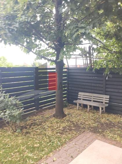 Casă cu 4 camere în Olteni
