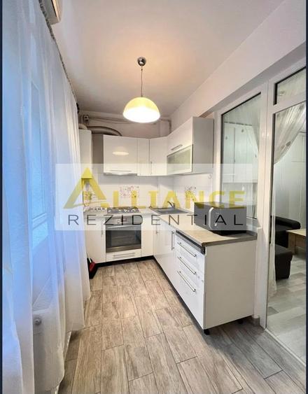 Apartament cu 2 camere semidecomandat, mobilat în Sud