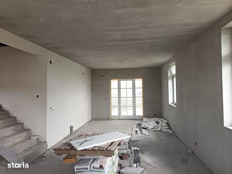 Casă cu 4 camere în Rășinari