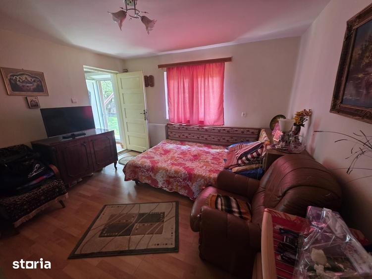 Casă cu 3 camere cu Teren 1079 Mp în Stâlpeni