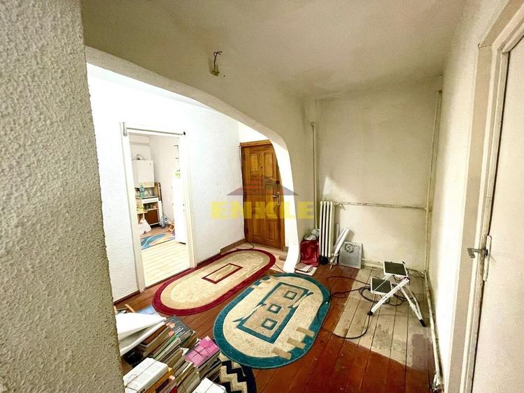Apartament cu 3 camere decomandat în Central