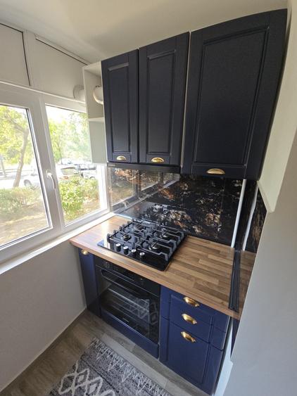 Apartament cu 3 camere decomandat în Exterior Vest