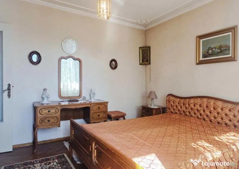 Apartament cu 3 camere semidecomandat în Mazepa 1